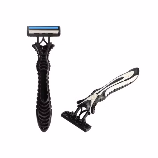 Característica de lâmina tripla D323L e rosto de gênero masculino usam navalha reta descartável